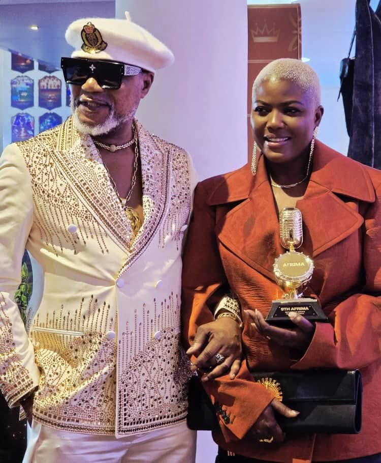 AFRIMA 2025 : Cindy Le Cœur Olomidé, sacrée meilleure artiste féminine d’Afrique centrale AFRIMA 2025 : Cindy Le Cœur Olomidé, sacrée meilleure artiste féminine d’Afrique centrale