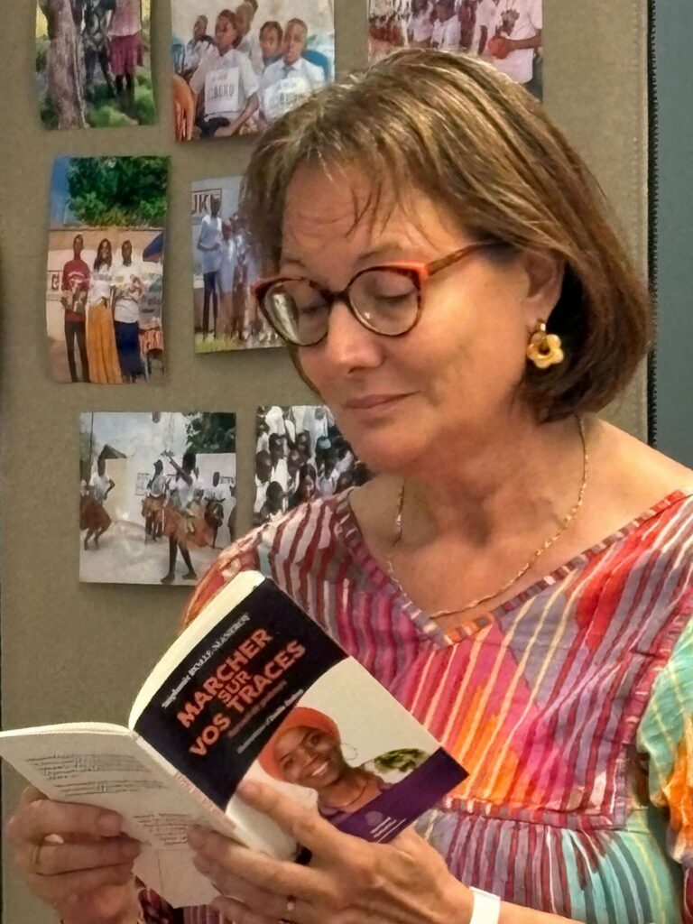 Bruxelles : Stéphanie Boale-Manfroy à l’honneur lors d’une édition spéciale de « Pause-Lecture » célébrant les 10 ans de BUKU asbl